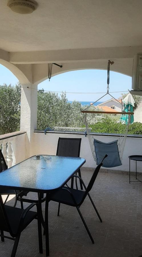 Stela 3 Apartment Povljana